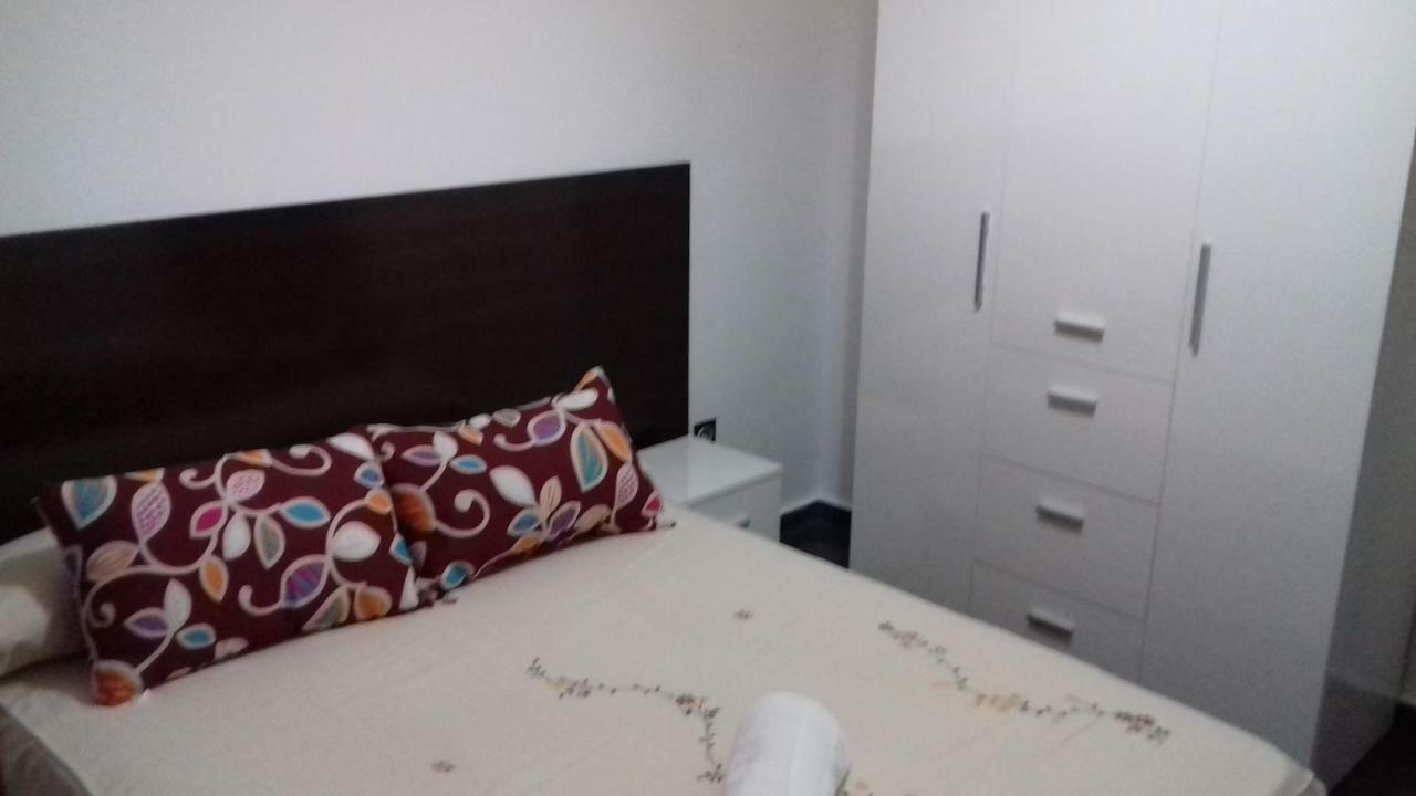 Apartamentos Turisticos Los Angeles Alcazar de San Juan Szoba fotó